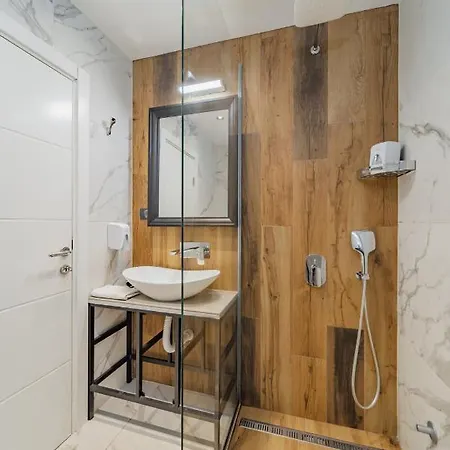 Hotel Code Vizura Garni Renew 4*